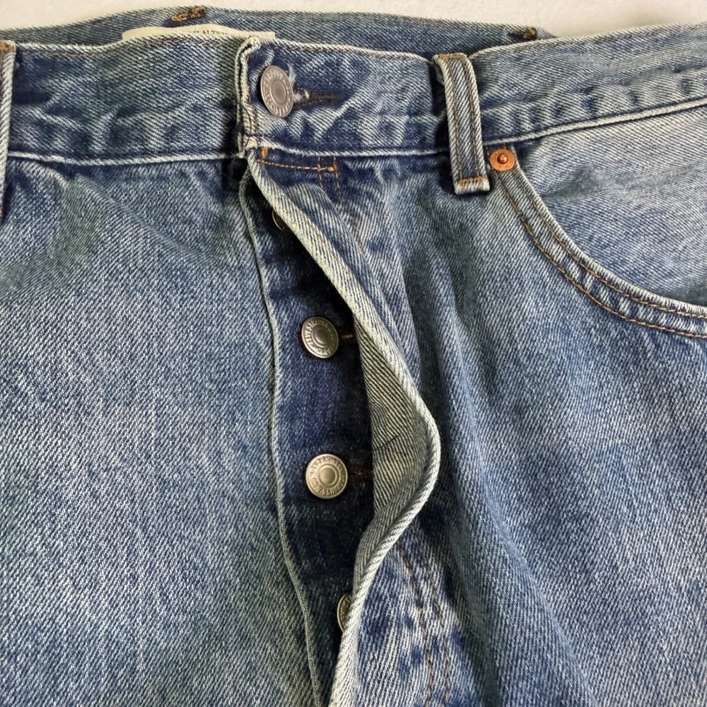 Levis Altered Taper Jeans Mens 38x32 Blue Light Wash Button Fly Reconstructed